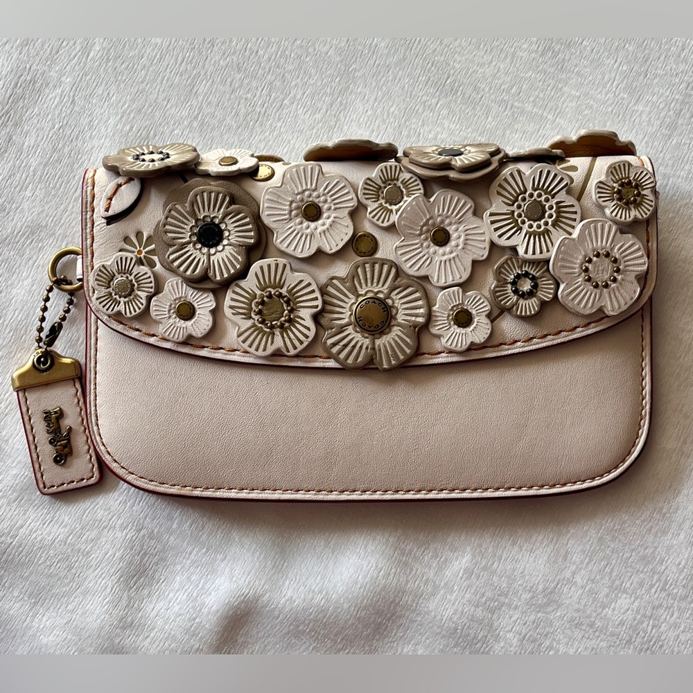 Coach Tea Rose 1941 Clutch in Chalk